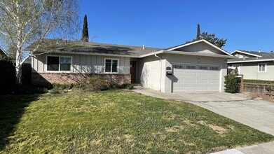 Building Photo - 3713 Justine Dr