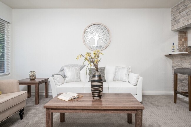Foto del edificio - 1681 Bayview Heights Dr