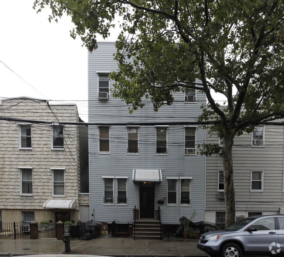 Building Photo - 143 Conselyea St