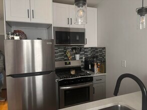 Building Photo - 518 51st St