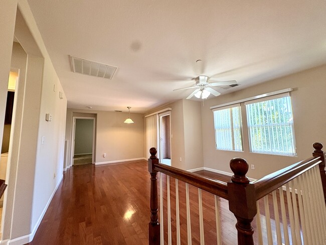 Building Photo - Beautiful Well Kept 2 Bedroom, 2 Bathroom in Roseville!