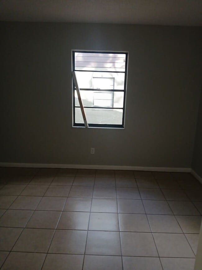 Building Photo - Move-In Ready 2BR/2BA Home with Modern Updates & Prime Zephyrhills Location!