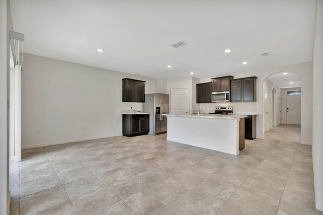 Building Photo - 2098 SW Altman Ave