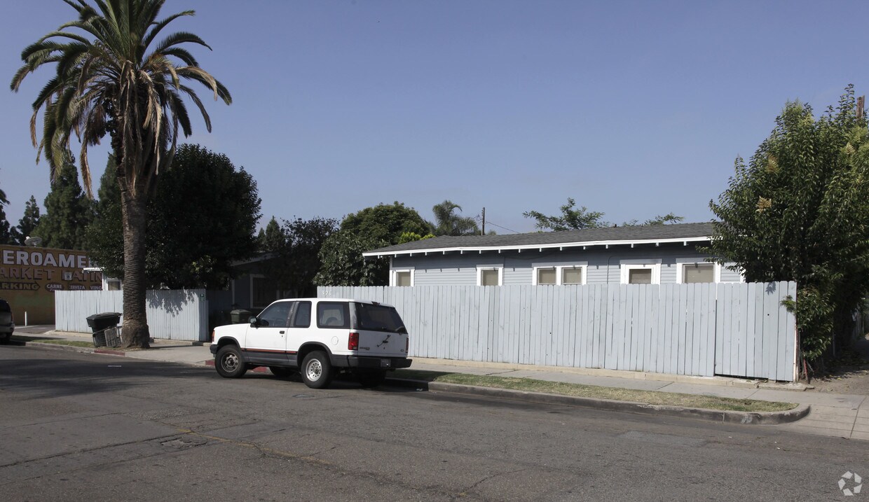 Building Photo - 321 S Lemon St