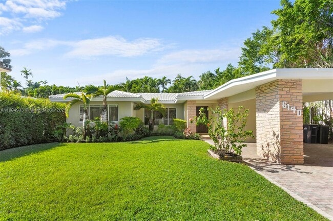 Foto del edificio - 6140 Pine Tree Dr