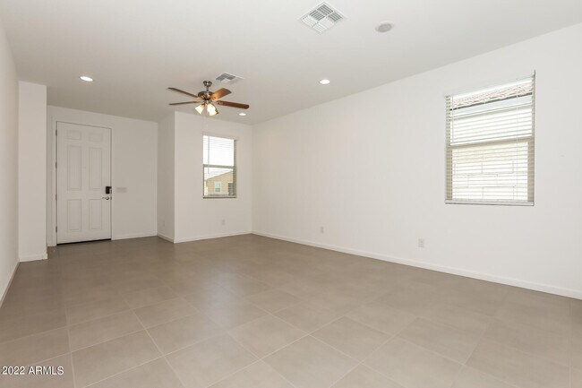 Foto del edificio - 4414 Greenleaf Dr
