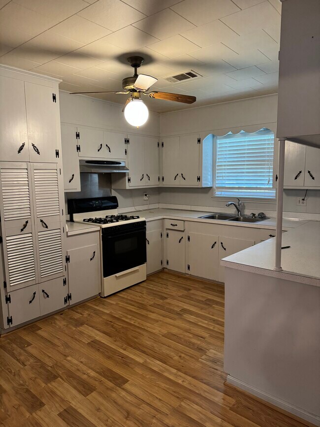 Foto del edificio - 551 E 17th St