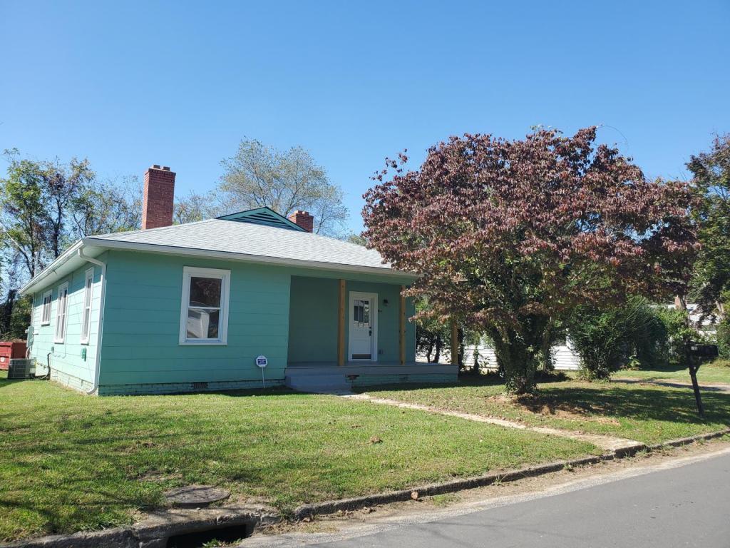 Primary Photo - 105 Edwards Ave