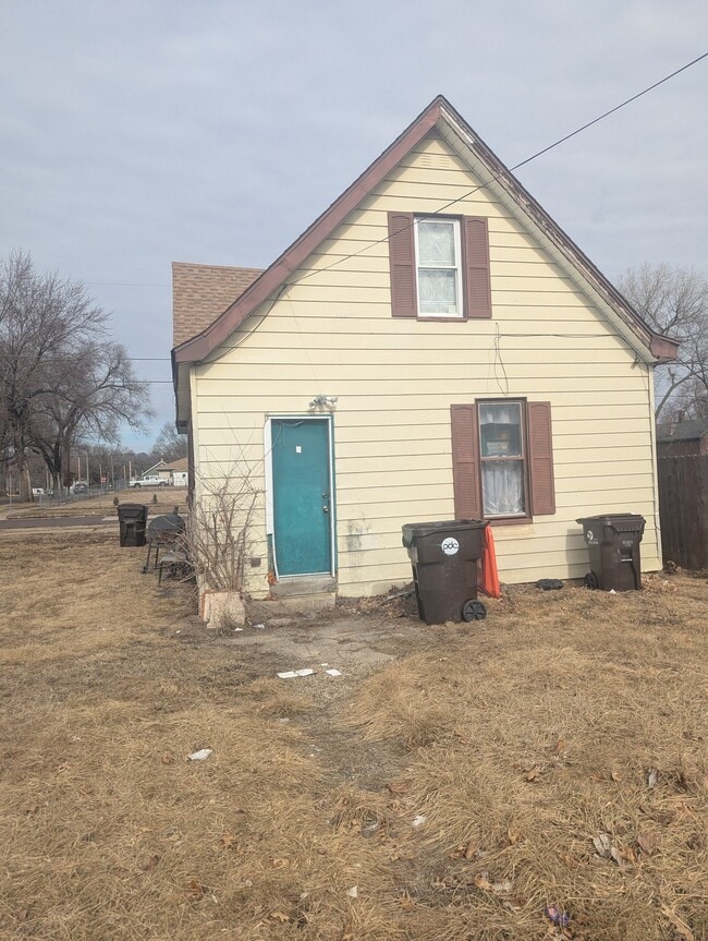 Building Photo - 2020 W Proctor St