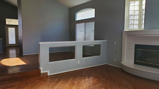 Building Photo - 4 br, 2.5 bath House - 9356 BONDENO ST