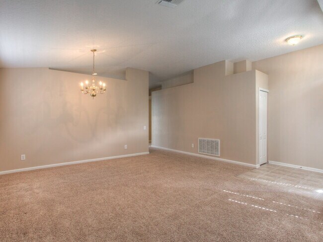 Building Photo - 4518 Marchmont Blvd