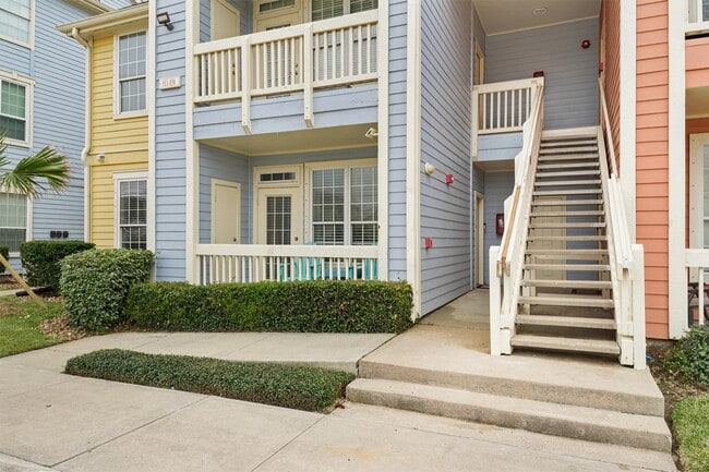 Building Photo - 7000 Seawall Blvd
