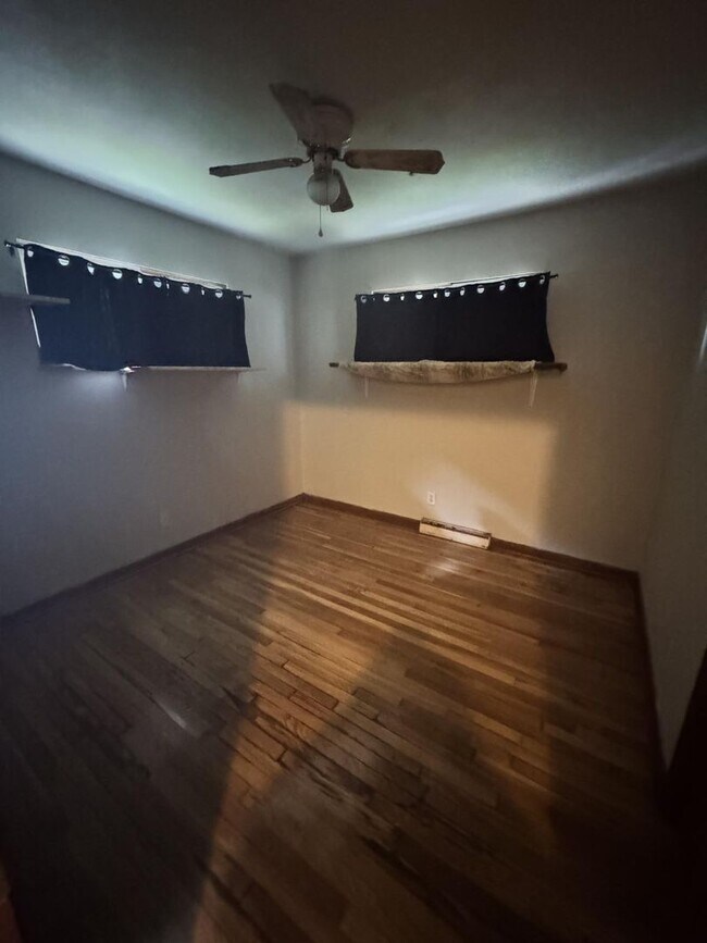 Foto del edificio - 2203-2205 McGuffey Rd.