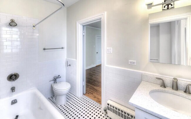 Building Photo - 521 W Stratford Pl