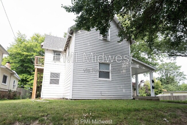 Foto del edificio - 831.5 S Webster St