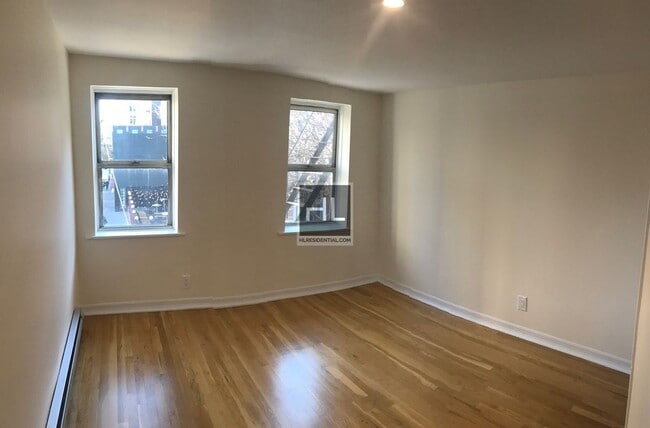 Building Photo - WEST BROADWAY