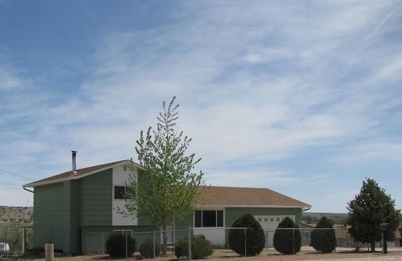 717 Virginia Cir House Rental in Penrose, CO