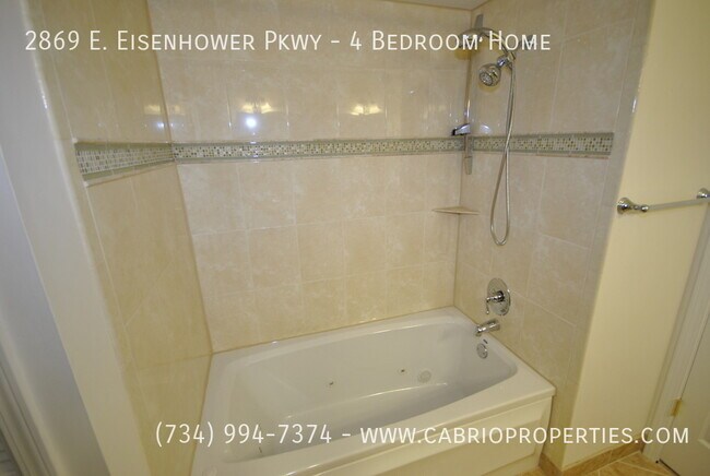 Building Photo - 2869 E Eisenhower Pkwy