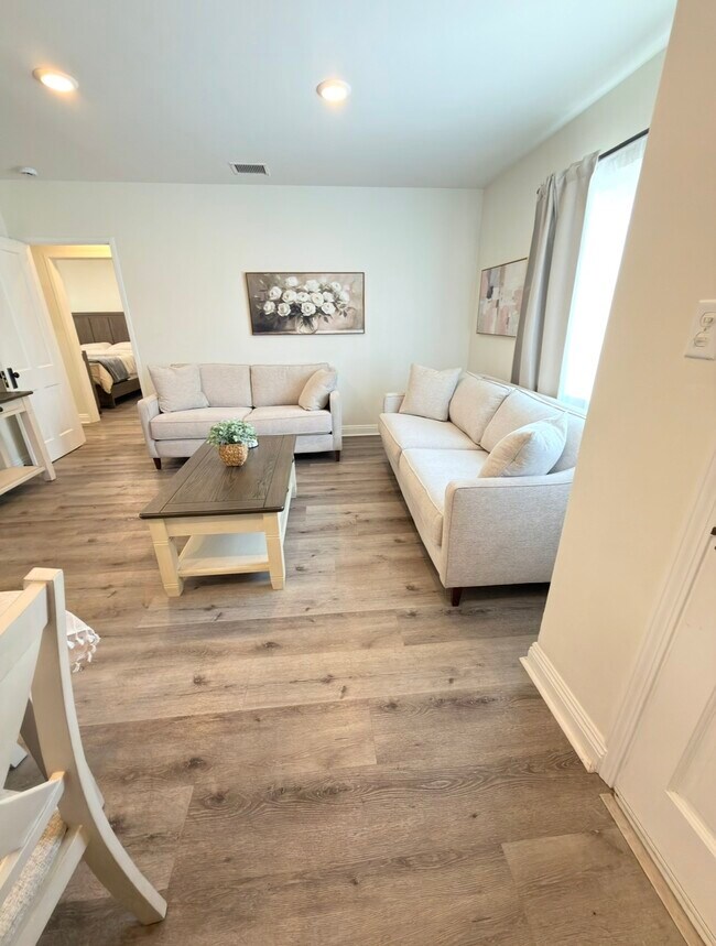 Foto del edificio - 12451 Caswell Ave