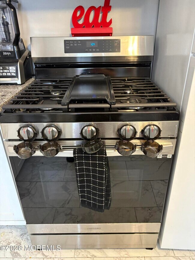 Building Photo - 16 Laurel Pl