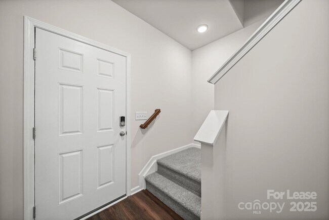 Foto del edificio - 3200 Polk and White Rd