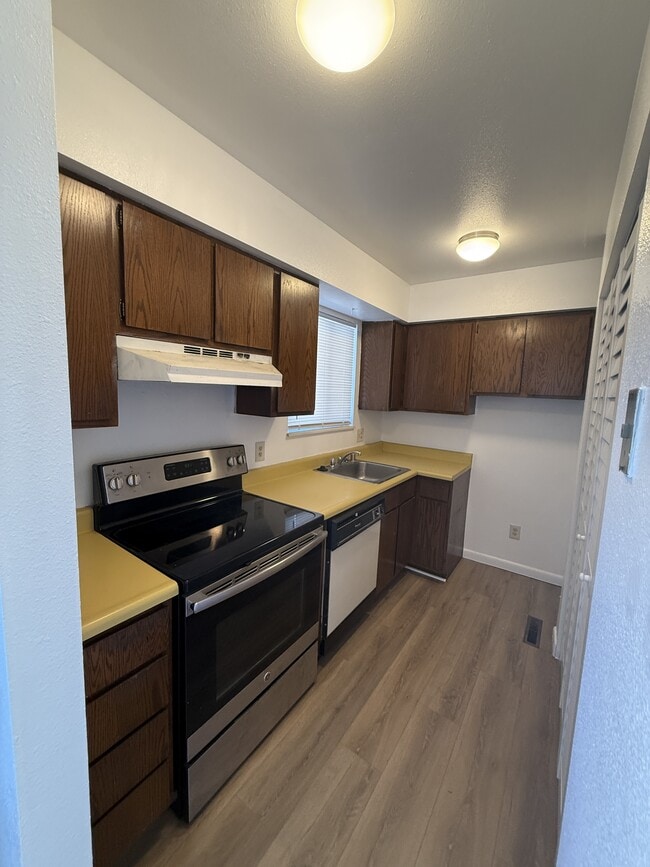 Foto del edificio - 2705 W 27th St