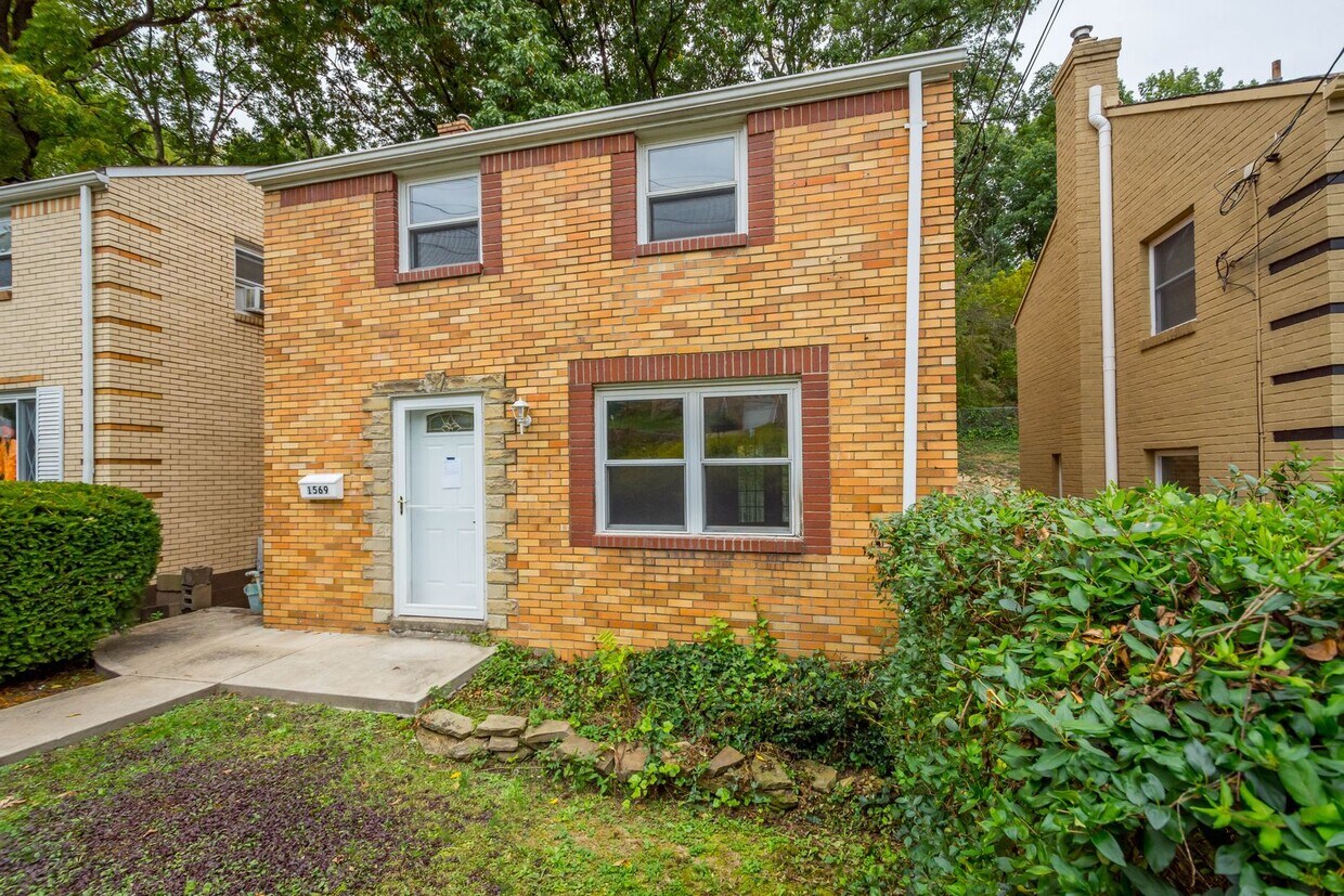 Foto principal - AVAILABLE OCT 1ST!! GORGEOUS 2 BEDROOM HOU...