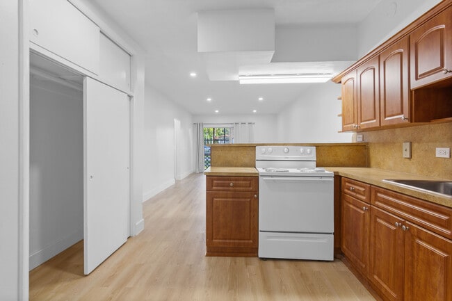 Building Photo - 6580 Santona St