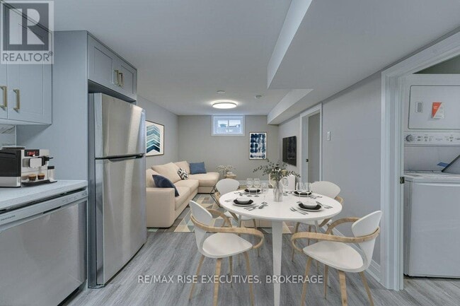 Photo du bâtiment - 1344 Waverley Crescent