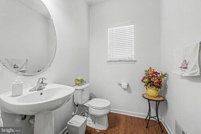 Foto del edificio - 9 Woodmere Rd