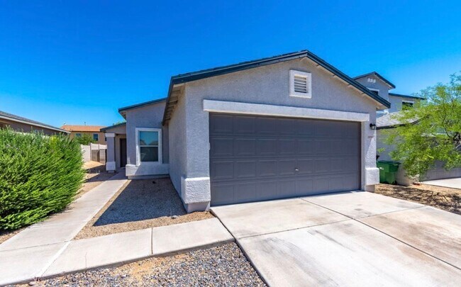 Building Photo - Modern & Move-In Ready 3BR/2BA on Vuelta Las Verdolagas