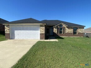 Building Photo - 2708 Hector Dr