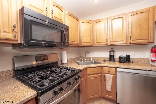 Building Photo - 5 Red Lodge Dr