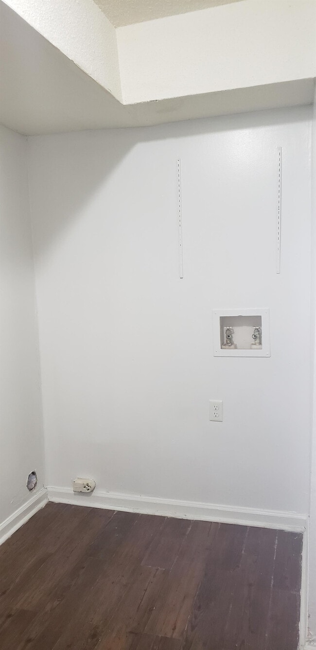 Building Photo - 20 Highwood Ct