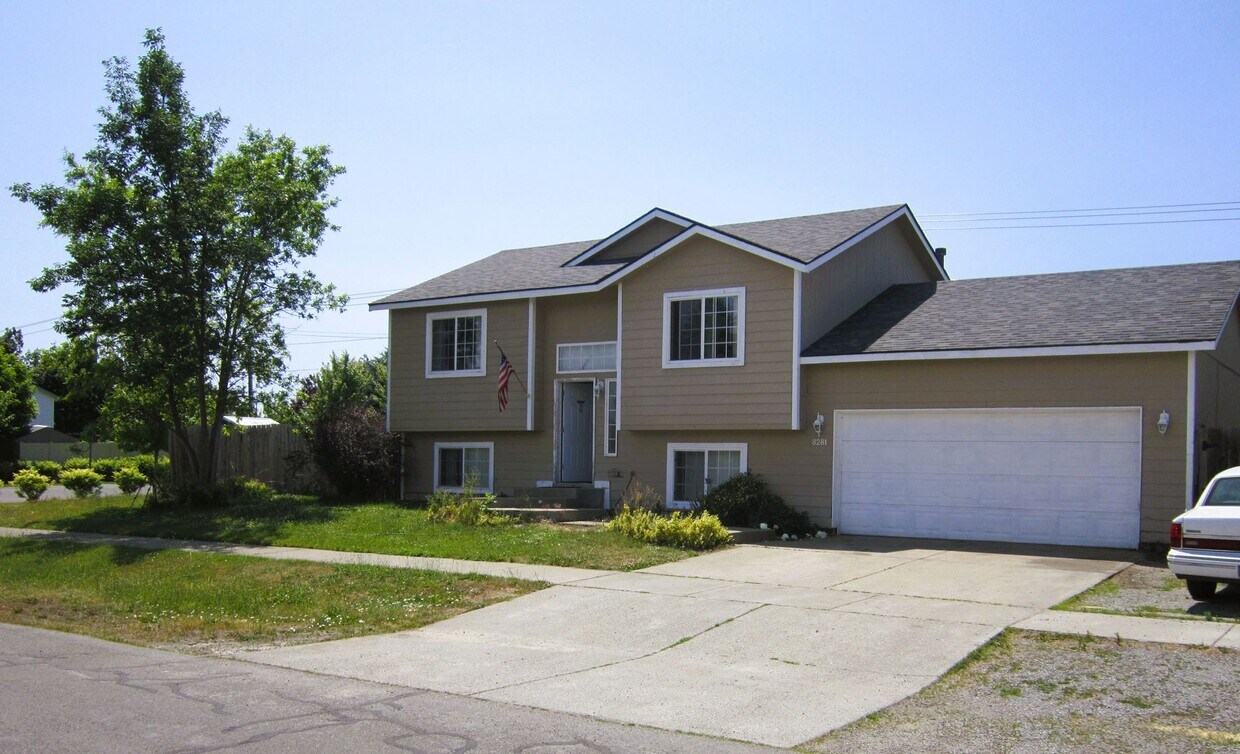 Foto principal - 4 Bed, 2 Bath Hayden Home