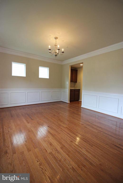 Building Photo - 11518 Amherst Ave