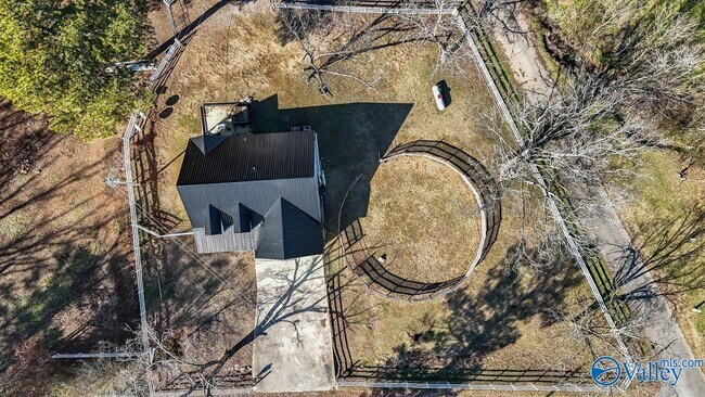 Building Photo - 324 Church St