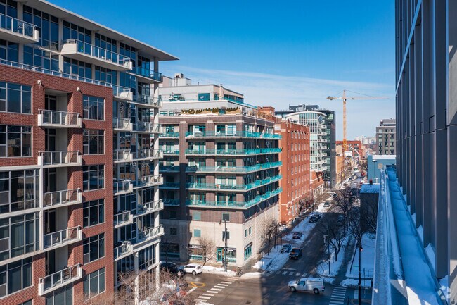 Building Photo - 900-924 W Madison St