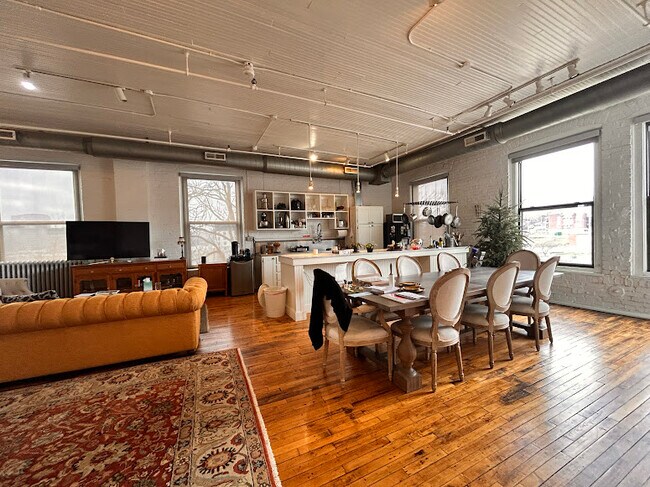 Foto del edificio - 1800 Central St