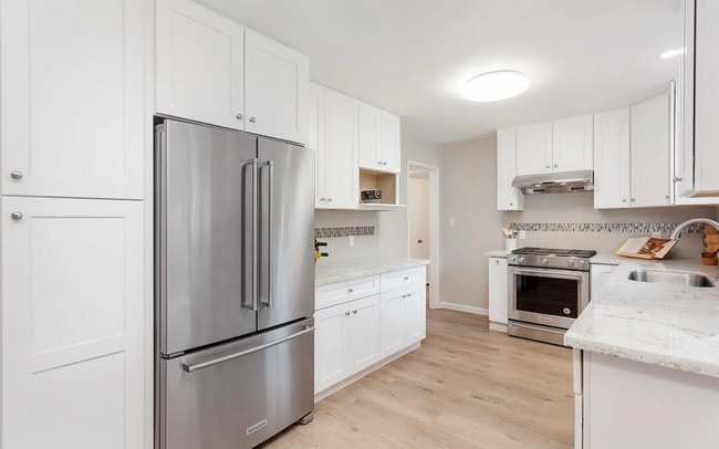 Building Photo - STUNNING - Three Bedroom House + a Bonus R...