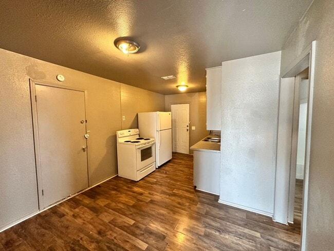 Building Photo - 3 Bedroom 1 Bathroom in Central Amarillo