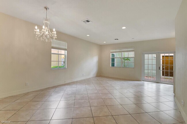 Foto del edificio - 4 br, 3.5 bath Townhome - 1125 NW 18th Ave