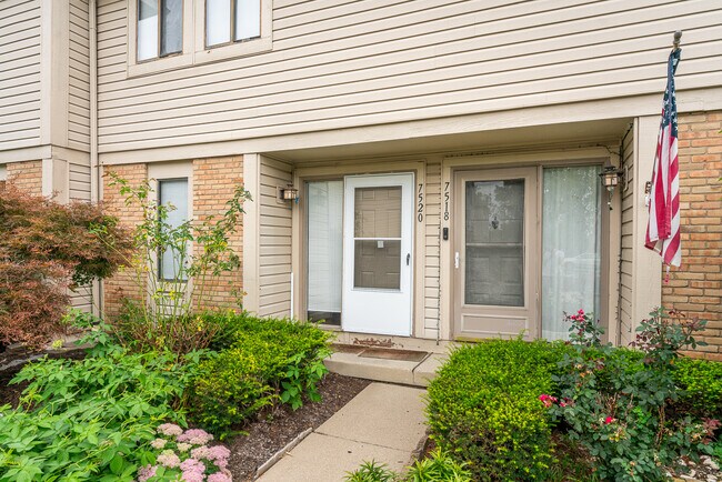 Foto del edificio - 7520 Stone Lake Dr