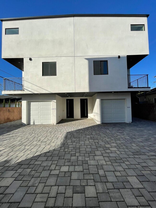 Building Photo - 6347 Farmdale Ave