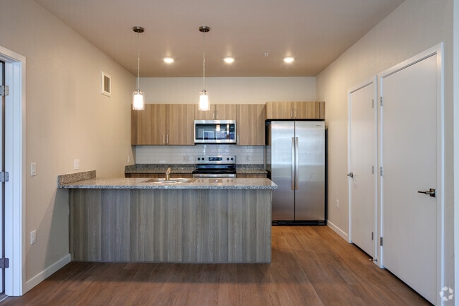 2BR, 2BA - - Holly38