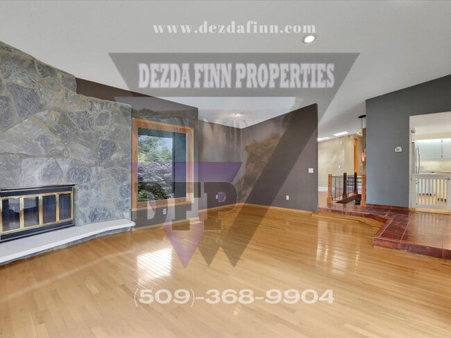 Building Photo - 3,700 sqft of Quiet Luxury & Stunning Views