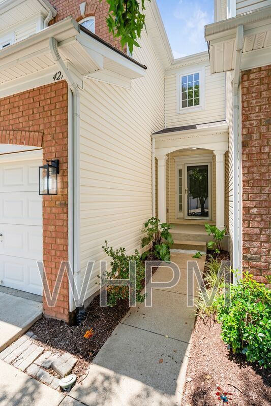 Foto del edificio - 427 Lazy Creek Ln