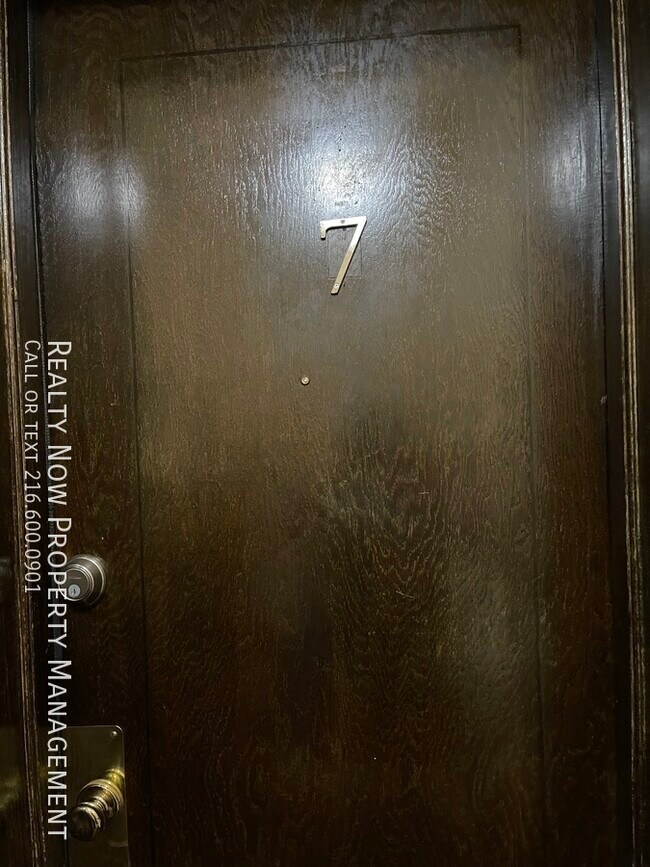 Foto del edificio - 11871 Lake Ave