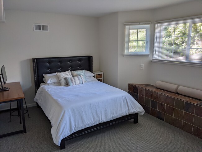 Building Photo - 3480 Loes Way