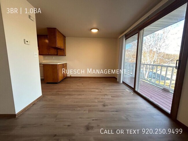 Building Photo - Recently Renovated 3 Bedroom 1 Bath Duplex...